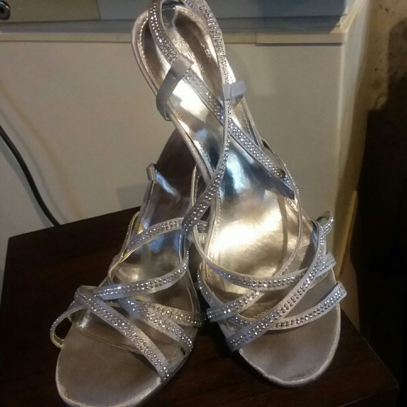 I Miller Silver Heels - Picture 1 of 2